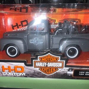 Maisto Harley Davidson Edition 1948 Ford Pickup with 1942 HD Flathead Diecast